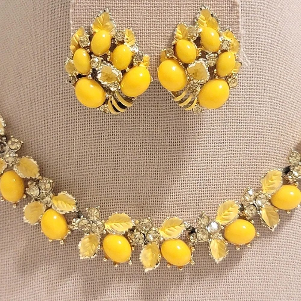Vintage yellow gold necklace & clip on earrings retro evening cocktail jewelry